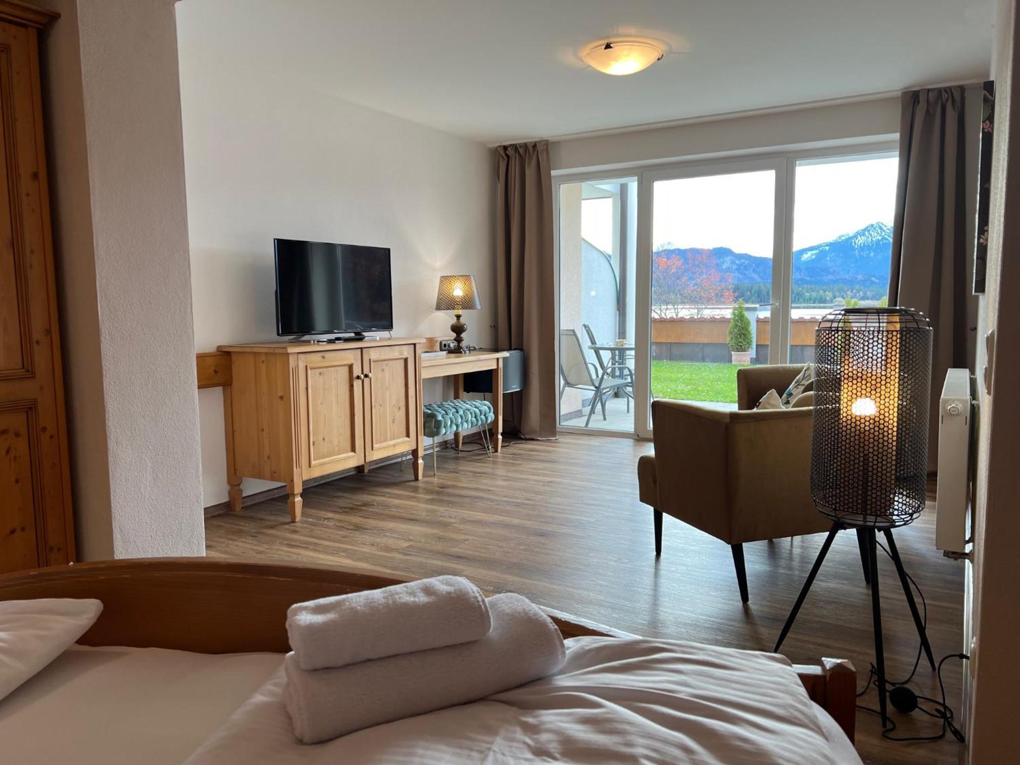 Hotel Fischer Am See Фюссен Экстерьер фото